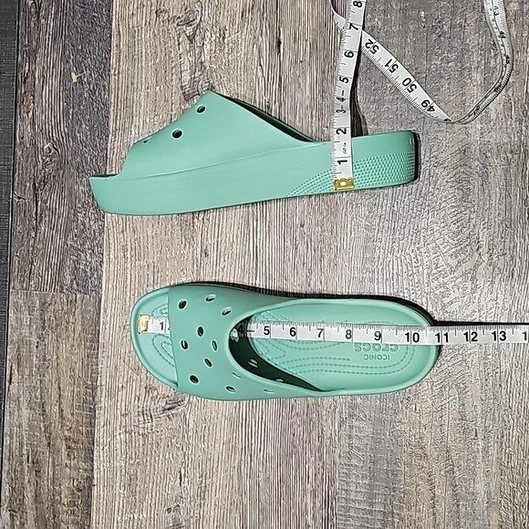 Crocs Classic Slide Patform Sandals - Picture 10 of 11